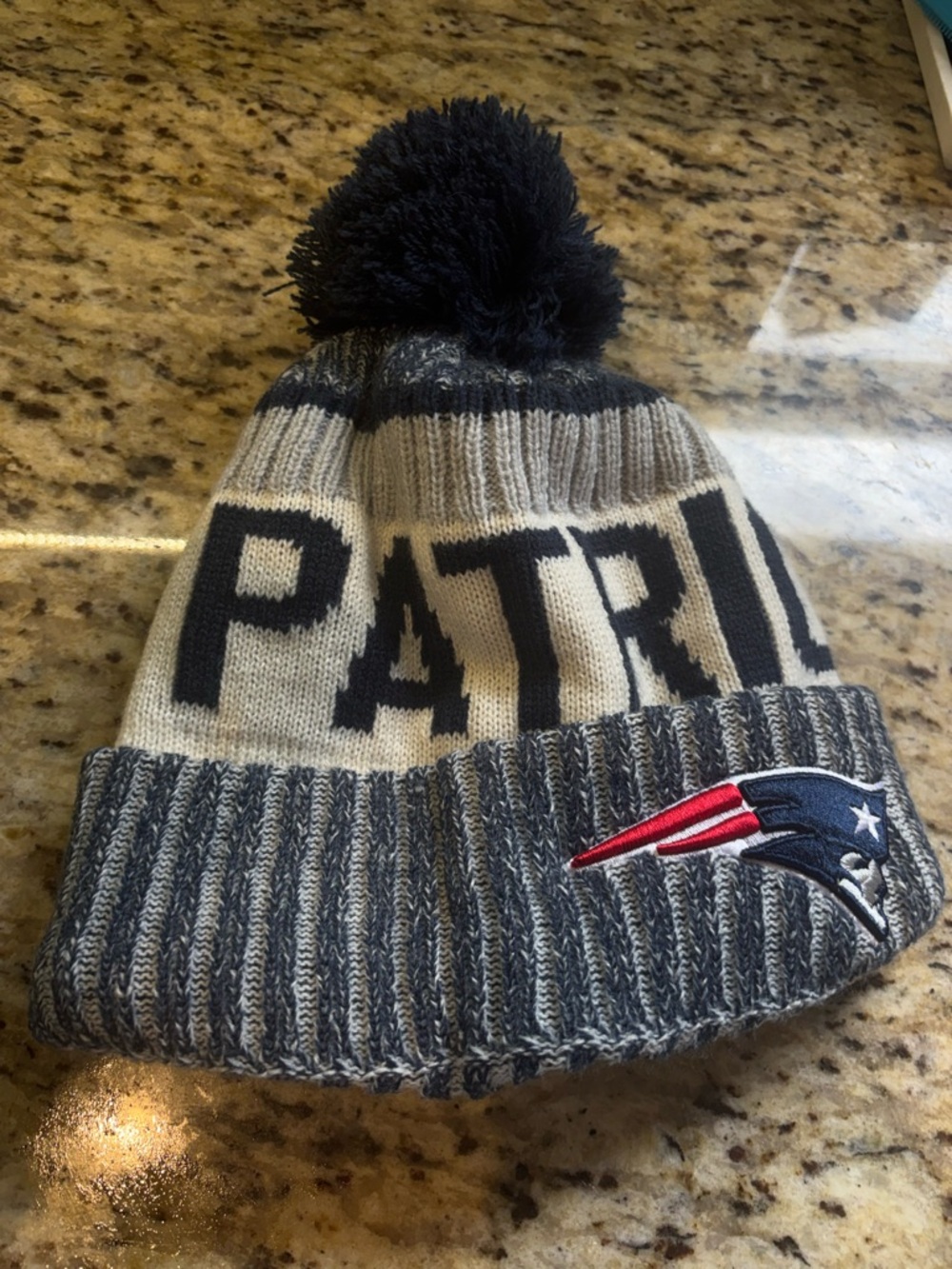 New Era Patriots Gray Navy Pom Cuffed Knit Hat
